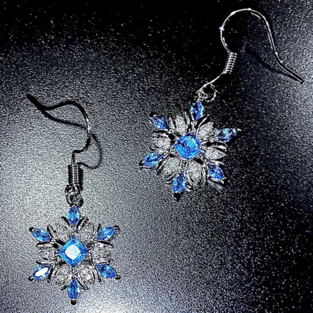 SNOWFLAKE VINTAGE EARRINGS | Shimmer Aqua Glass | French Hook Style